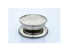 運輸鋼化（huà）玻璃蓋廠家的鋼化玻璃蓋需要注意什麽問題